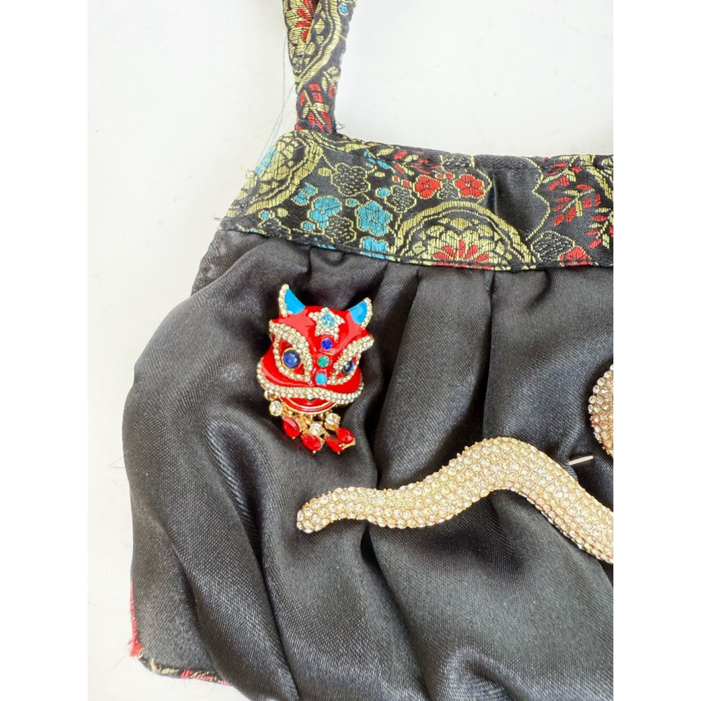 Black multi color print dragon, snake and pearl handbag - Picture 7 of 8